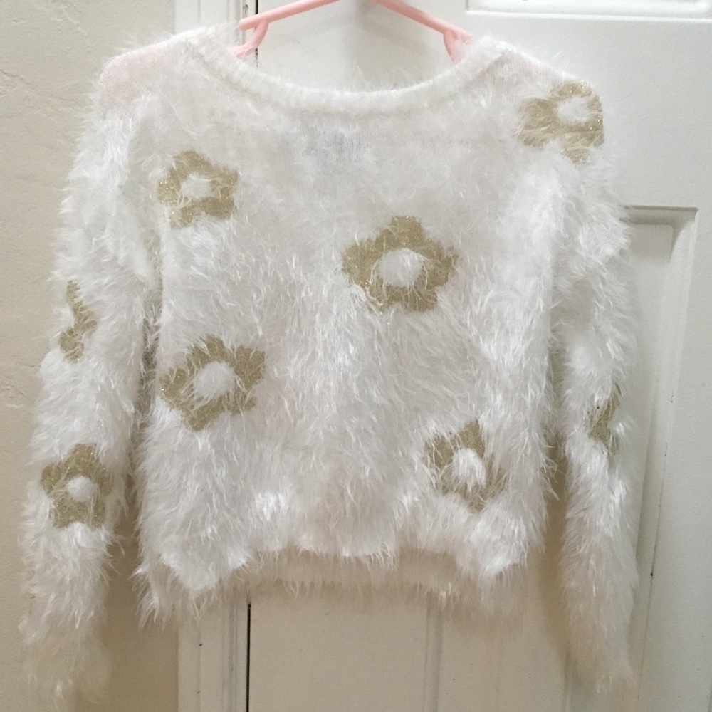 Jessica Simpson cuddly sweater